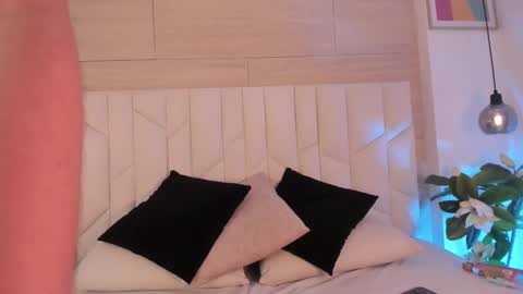 M I L E  online show from October 4, 12:00 pm