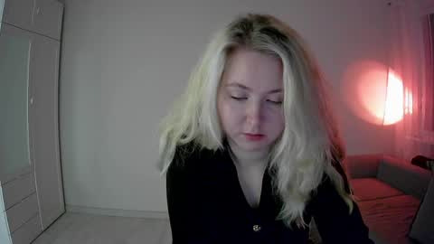 Milena new nonude shy blonde natural online show from May 13, 8:58 pm