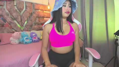 Snapshot of mileonis_13 chatting on January 8, 9:00 am mileonis 13 online show from January 8, 9:00 am