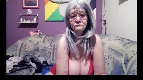 Milfchantal online show from February 18, 8:38 am