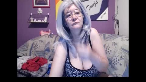 Milfchantal online show from February 17, 7:58 am