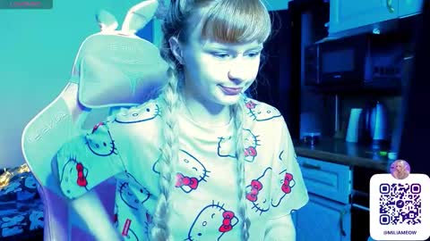 Snapshot of miliameow chatting on October 8, 12:26 am Milia online show from October 8, 12:26 am