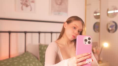 milky_0 online show from January 8, 7:07 pm