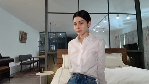 milla bella online show from March 21, 9:09 pm