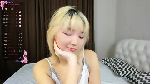 Snapshot of milla_waves chatting on October 23, 1:50 pm Milla or just Mi online show from October 23, 1:50 pm