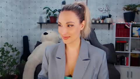 MillaXQueen online show from March 12, 12:19 pm