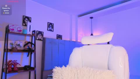 miller_vanessa_ online show from April 7, 8:44 pm