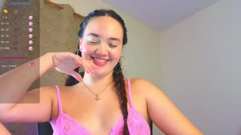 Snapshot of milly_01 chatting on December 18, 8:09 am Milly online show from December 18, 8:09 am