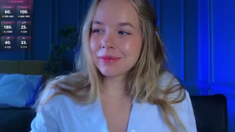 Snapshot of milly_shy chatting on October 21, 7:01 am Milly online show from October 21, 7:01 am