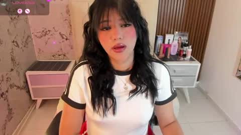 millyevans1 online show from June 12, 3:14 am