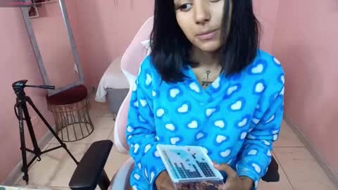 milu_carbajal_x online show from January 12, 8:14 pm