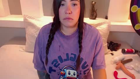 Milu Wallace  online show from September 26, 12:30 am