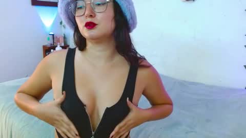 mily_baker online show from April 13, 7:47 pm