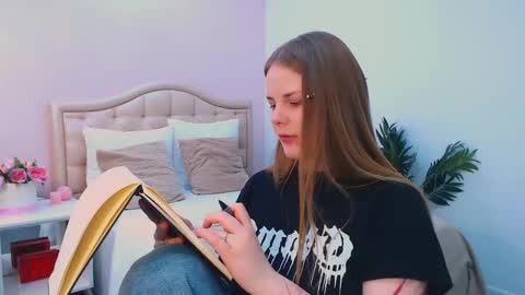 Kelly online show from October 28, 3:18 pm