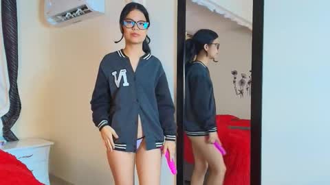 minilove_01 online show from October 4, 1:39 pm