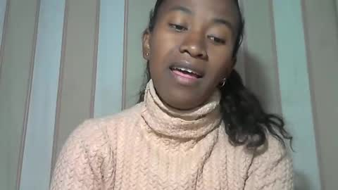 minouch211907 online show from September 12, 3:51 am