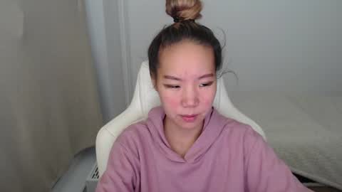 mira_g online show from November 20, 1:23 pm