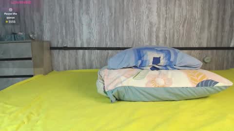 mira_one_ online show from February 14, 11:23 am