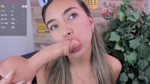 Zoe online show from October 4, 7:07 pm