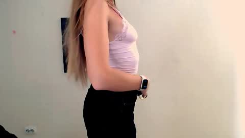 Snapshot of miss_angelina_ chatting on October 23, 6:08 am Angelina online show from October 23, 6:08 am