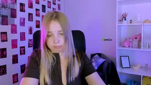 miss_courtney online show from July 27, 10:34 am