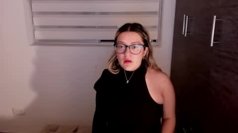 Snapshot of miss_ema1 chatting on February 20, 11:32 pm Ema online show from February 20, 11:32 pm