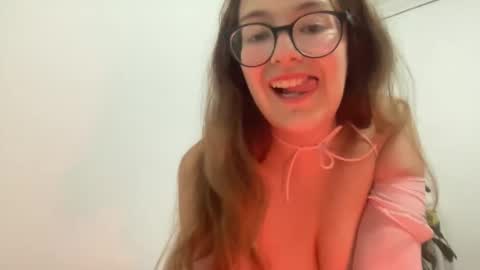 Snapshot of miss_ema1 chatting on November 1, 4:27 am Ema online show from November 1, 4:27 am