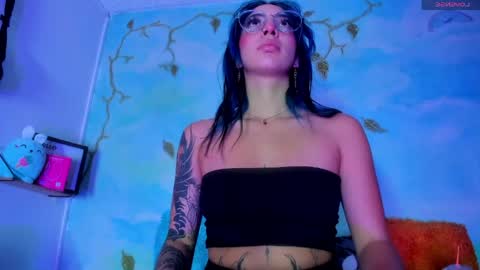 miss_evans_ online show from April 21, 1:09 am