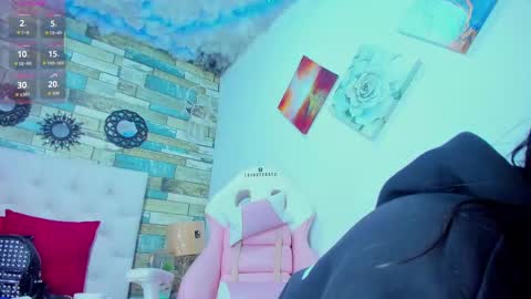 miss_evans_ online show from October 7, 6:07 am