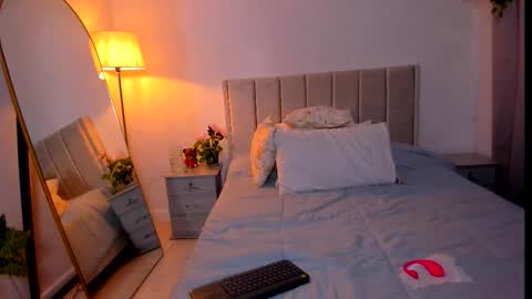 Here is Londonn  Thank you for being part of this day I wish you an excellent rest. online show from March 3, 1:22 am