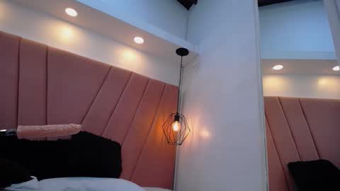 mia online show from November 17, 3:13 pm