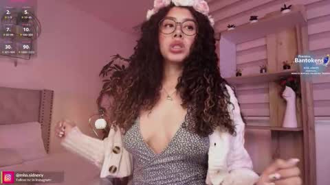 Amy Olivera online show from October 17, 1:36 pm