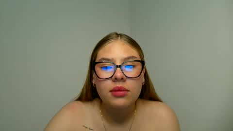 sophi 3 online show from June 11, 2:53 am