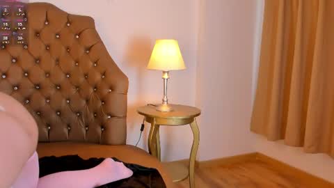 miss_stanfordd online show from July 11, 1:44 pm