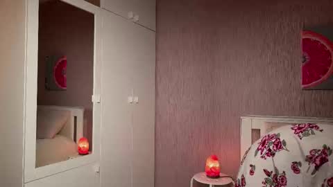 Snapshot of miss_sweetdream chatting on October 2, 7:35 am Emily online show from October 2, 7:35 am