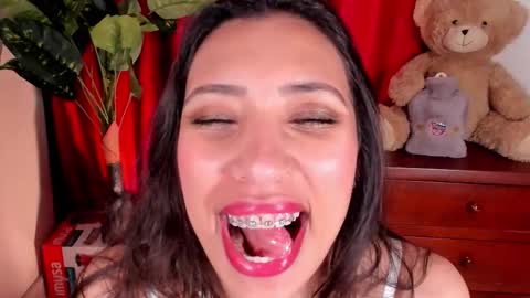 Snapshot of miss_veronica2 chatting on October 22, 2:11 pm Miss Veronica online show from October 22, 2:11 pm
