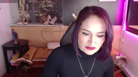 miss_violett_x online show from November 6, 3:01 am
