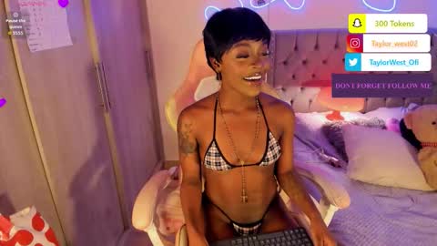 Snapshot of miss_west chatting on October 17, 4:48 am Tay Tay Independent Model   online show from October 17, 4:48 am