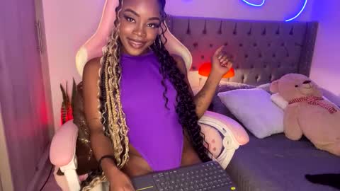 Snapshot of miss_west chatting on December 14, 7:51 am Tay Tay Independent Model   online show from December 14, 7:51 am