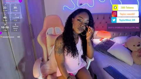 Snapshot of miss_west chatting on October 10, 7:13 am Tay Tay Independent Model   online show from October 10, 7:13 am