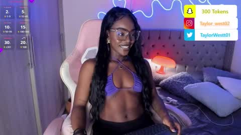 Snapshot of miss_west chatting on January 25, 8:10 am Tay Tay Independent Model   online show from January 25, 8:10 am