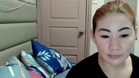 HOT MOMMY ZEPHYR online show from April 17, 8:49 am