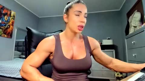 Alesyamuscledoll online show from December 4, 8:31 pm