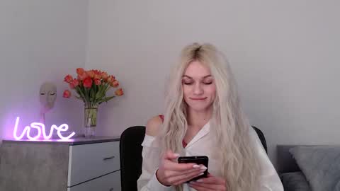 EMMA online show from February 15, 9:06 pm