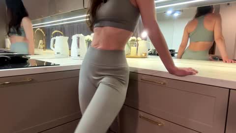 Lauren online show from November 20, 10:27 am