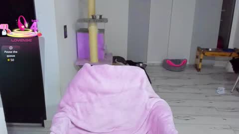 Loren online show from March 1, 12:32 am