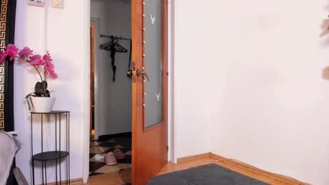 Lullu online show from March 19, 2:43 pm