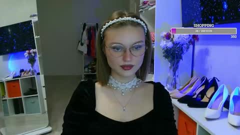 OneGoddess online show from November 3, 5:50 pm