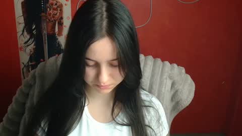 Mia online show from April 19, 11:43 am