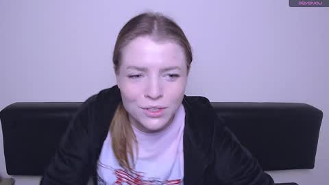 Snapshot of missoliviaa_ chatting on December 16, 8:20 am Olivia online show from December 16, 8:20 am